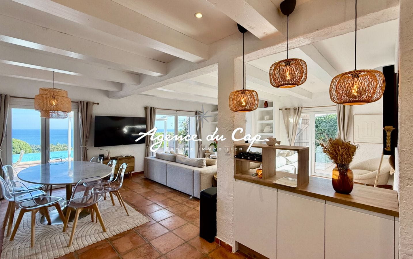 VILLA PROVENCALE AVEC VUE MER  PANORAMIQUE 5 CHAMBRES PISCINE A DEBORDEMENT, AUX ISSAMBRES Image 5