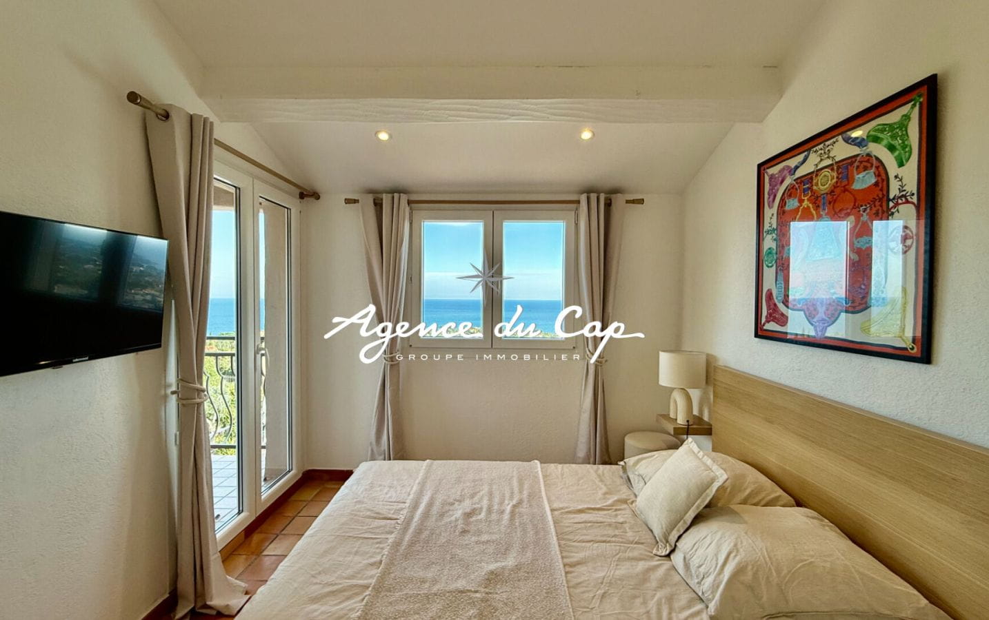 VILLA PROVENCALE AVEC VUE MER  PANORAMIQUE 5 CHAMBRES PISCINE A DEBORDEMENT, AUX ISSAMBRES Image 9