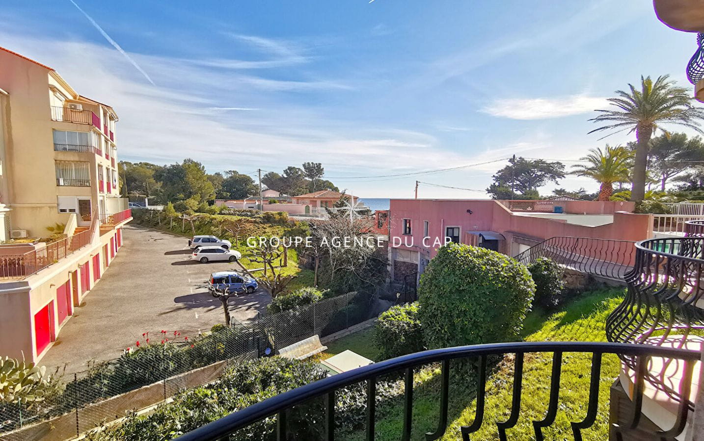 COMPROMIS SIGNÉ , À VENDRE STUDIO 24m² AVEC PARKING PRIVÉ EN BORD DE MER ET PROCHE CENTRE VILLE DE SAINT AYGULF Image 5