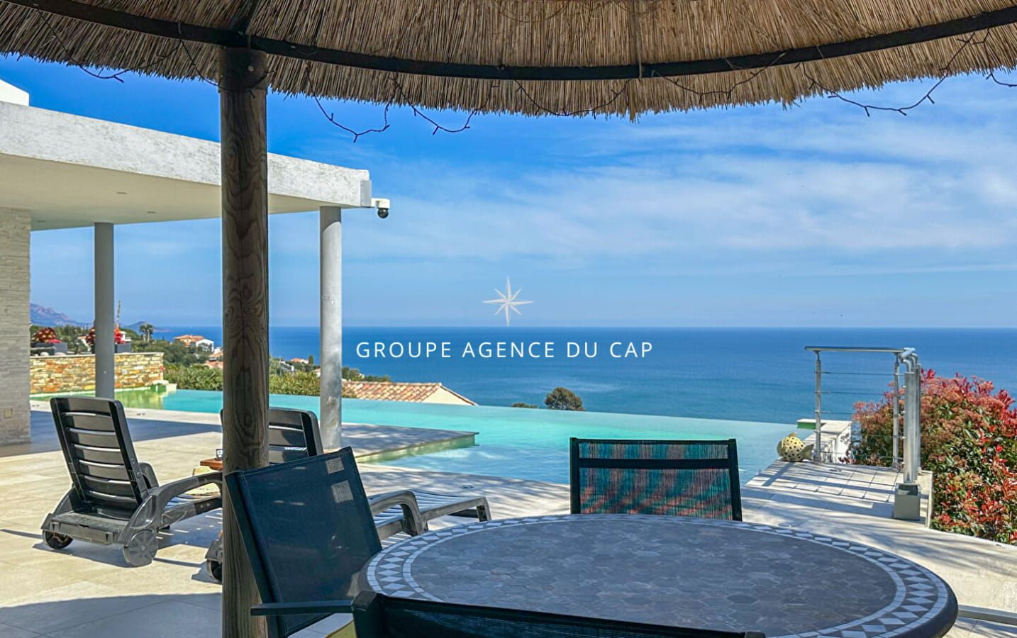 À VENDRE VILLA CONTEMPORAINE 5 CHAMBRES GARAGE DOUBLE PISCINE VUE MER LES ISSAMBRES Image 1
