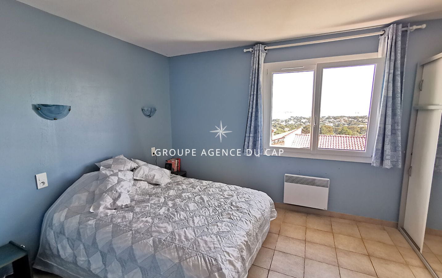 À VENDRE VILLA 10 PIÈCES 7 CHAMBRES DOUBLE SÉJOUR GARAGE SALLE DE JEUX PISCINE VUE MER PANORAMIQUE À SAINT AYGULF Image 12