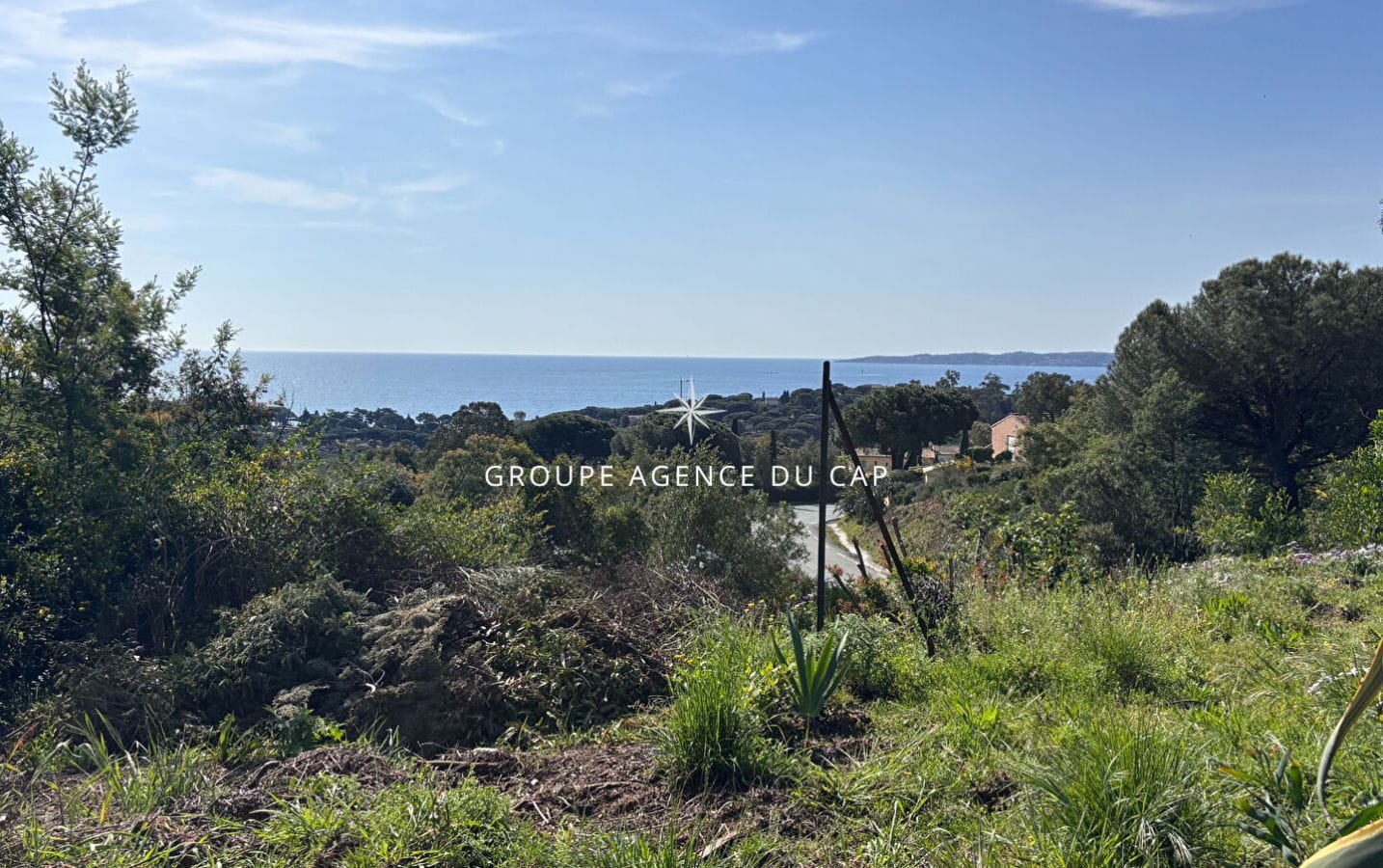 À VENDRE TERRAIN CONSTRUCTIBLE VUE MER Image 0