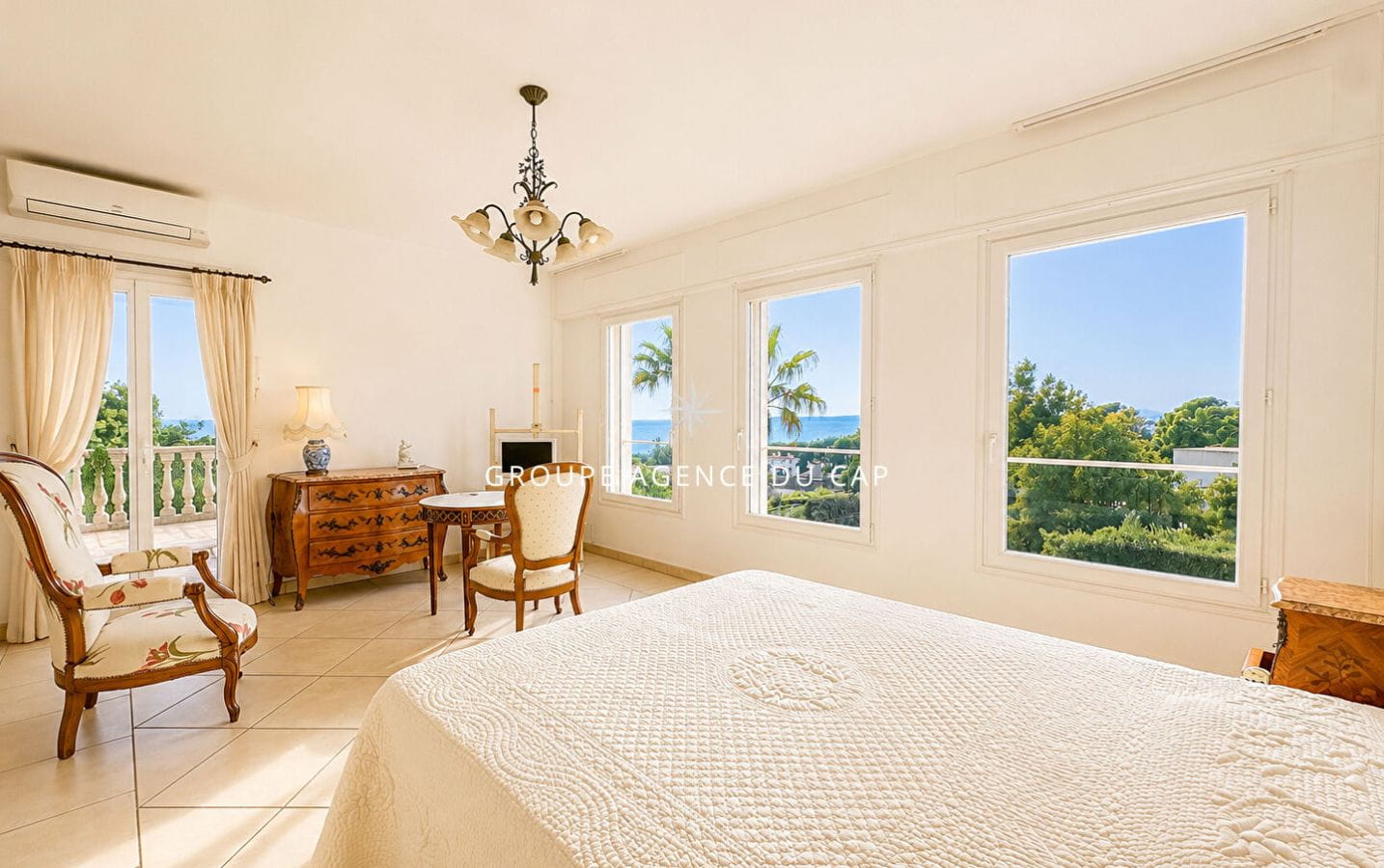 À VENDRE VILLA 6 PIÈCES 4 CHAMBRES PISCINE GARAGE VUE MER EXPOSÉE SUD COMMERCES ET MER À PIED Image 6
