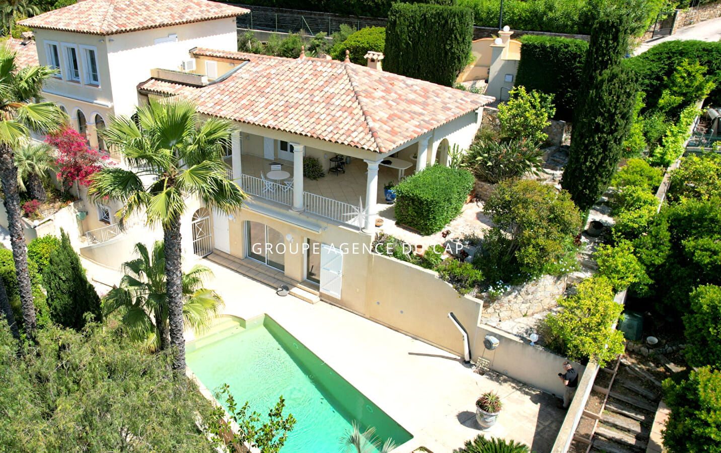 SOUS COMPROMIS – VILLA 6 PIÈCES 4 CHAMBRES PISCINE GARAGE VUE MER EXPOSÉE SUD COMMERCES ET MER À PIED Image 2