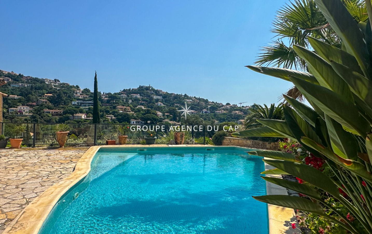 À VENDRE VILLA VUE MER 4 CHAMBRES 206M2 LES ISSAMBRES Image 3