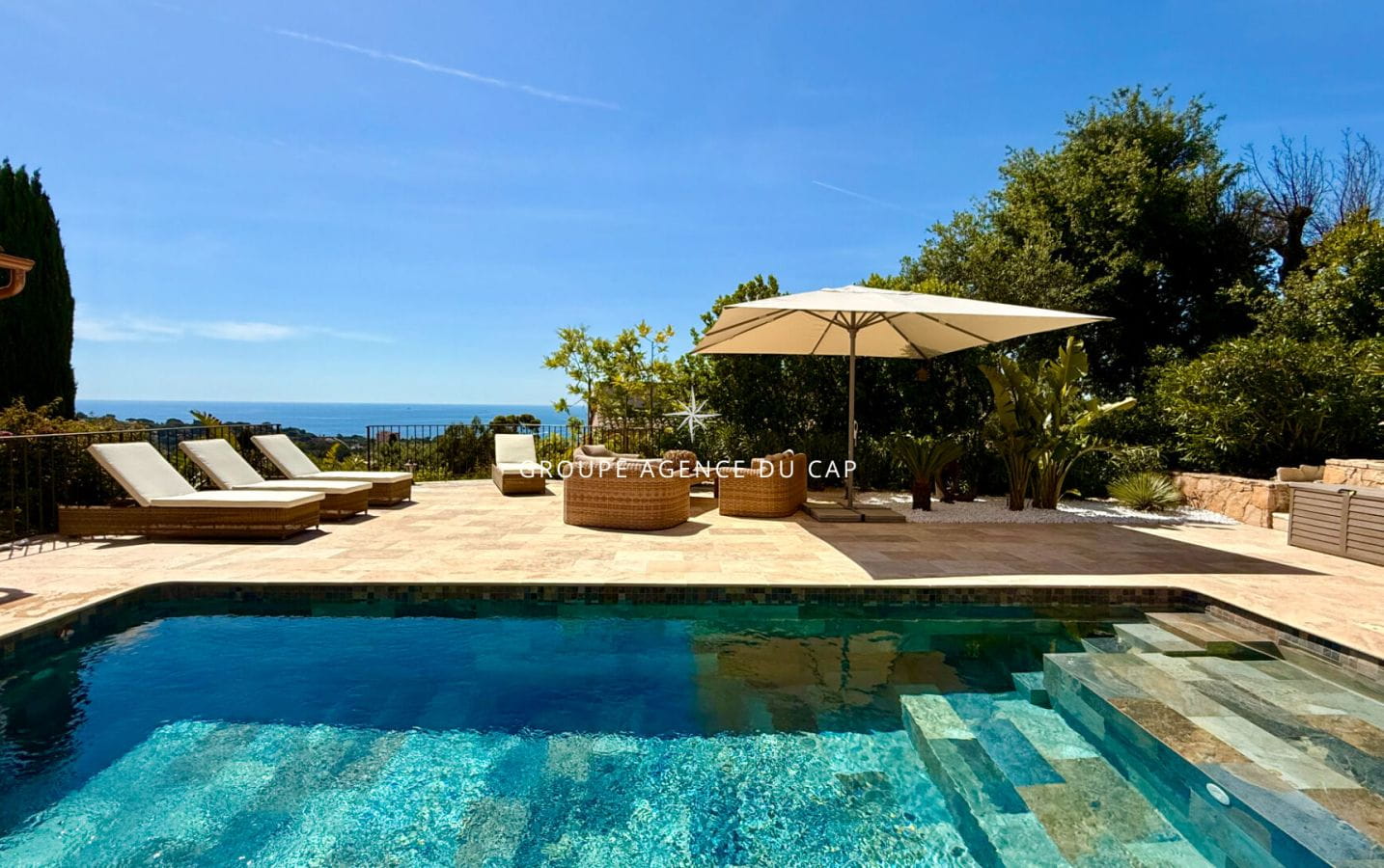 LES ISSAMBRES VILLA DE CHARME EN PIERRE VUE MER 5 CHAMBRES PISCINE Image 14