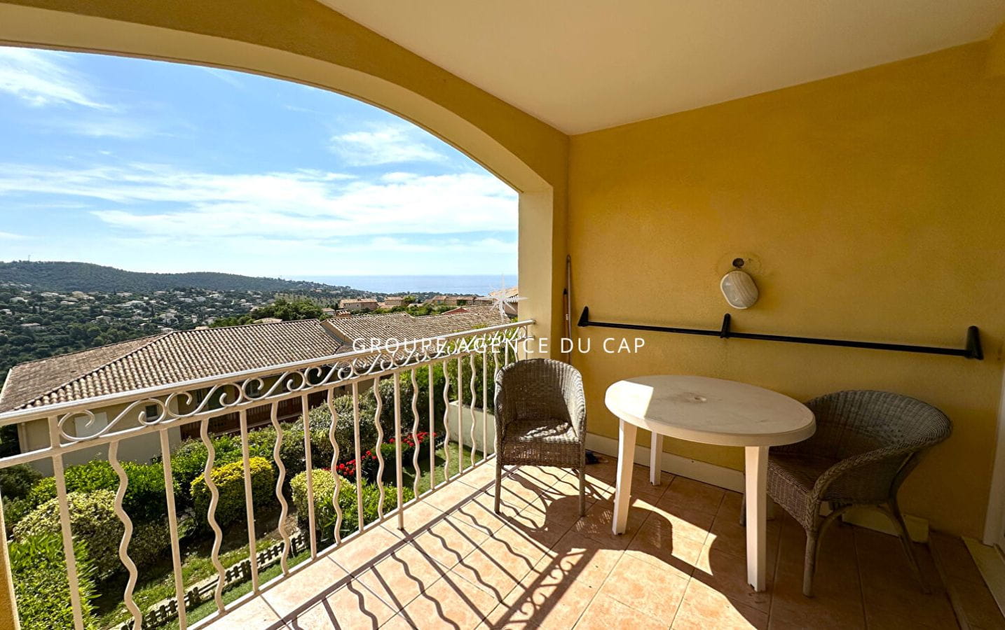 À VENDRE APPARTEMENT T2 VUE MER ET TERRASSE PLACE DE PARKING PRIVATIVE PISCINE, AUX ISSAMBRES Image 0