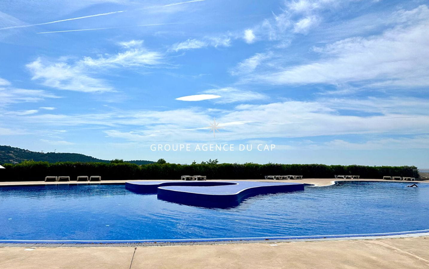 À VENDRE APPARTEMENT T2 VUE MER ET TERRASSE PLACE DE PARKING PRIVATIVE PISCINE, AUX ISSAMBRES Image 2