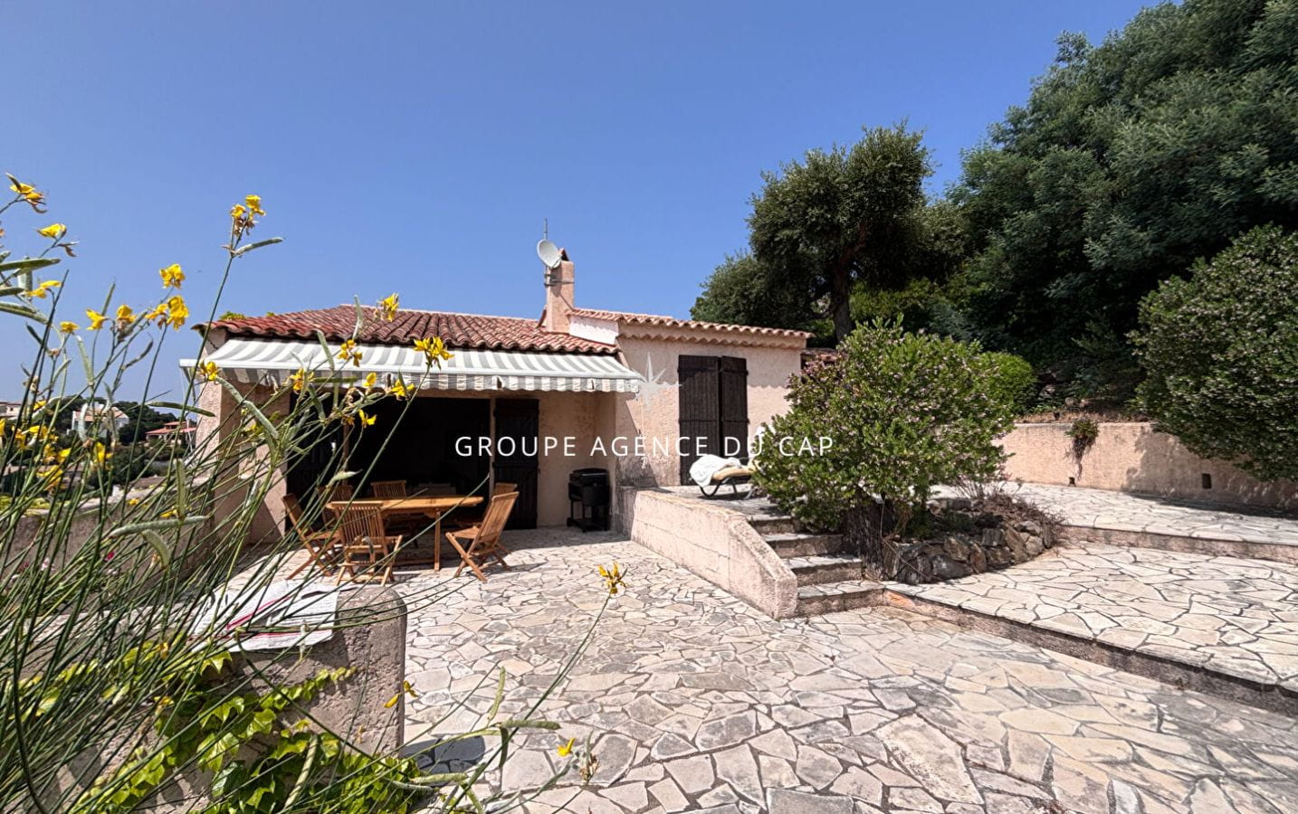 À VENDRE VILLA 5 CHAMBRES VUE MER PARKING AUX ISSAMBRES Image 1