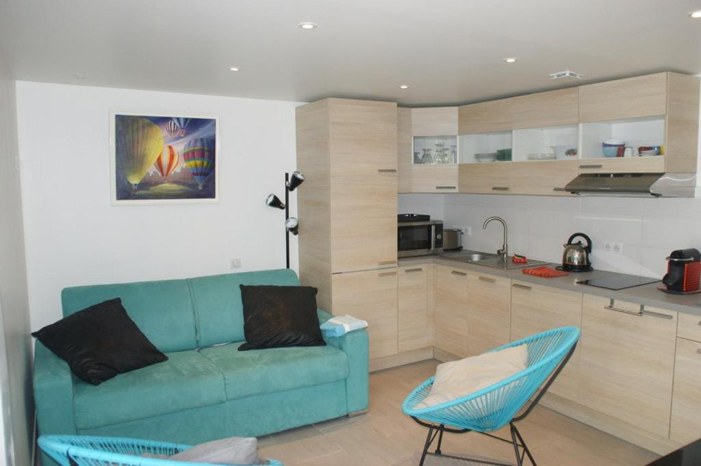 A VENDRE VILLA 6 CHAMBRES AVEC STUDIO et 3 PIECES INDEPENDANTS VUE MER EXPOSITION SUD-OUEST PISCINE GARAGE PARIKINGS LES ISSAMBRES Image 11
