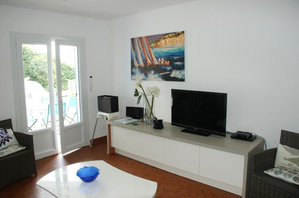 A VENDRE VILLA 6 CHAMBRES AVEC STUDIO et 3 PIECES INDEPENDANTS VUE MER EXPOSITION SUD-OUEST PISCINE GARAGE PARIKINGS LES ISSAMBRES Image 12