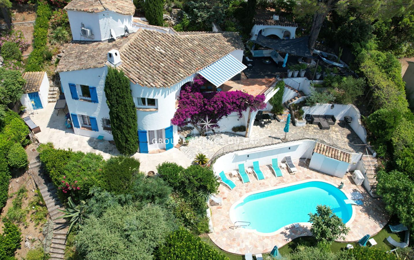 A VENDRE VILLA 6 CHAMBRES AVEC STUDIO et 3 PIECES INDEPENDANTS VUE MER EXPOSITION SUD-OUEST PISCINE GARAGE PARIKINGS LES ISSAMBRES Image 2