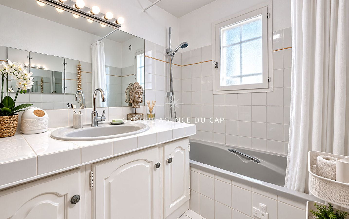 A VENDRE VILLA VUE MER DE PLAIN PIED AUX ISSAMBRES DE 111M² AVEC 3 CHAMBRES PISCINE ET GARAGE Image 10