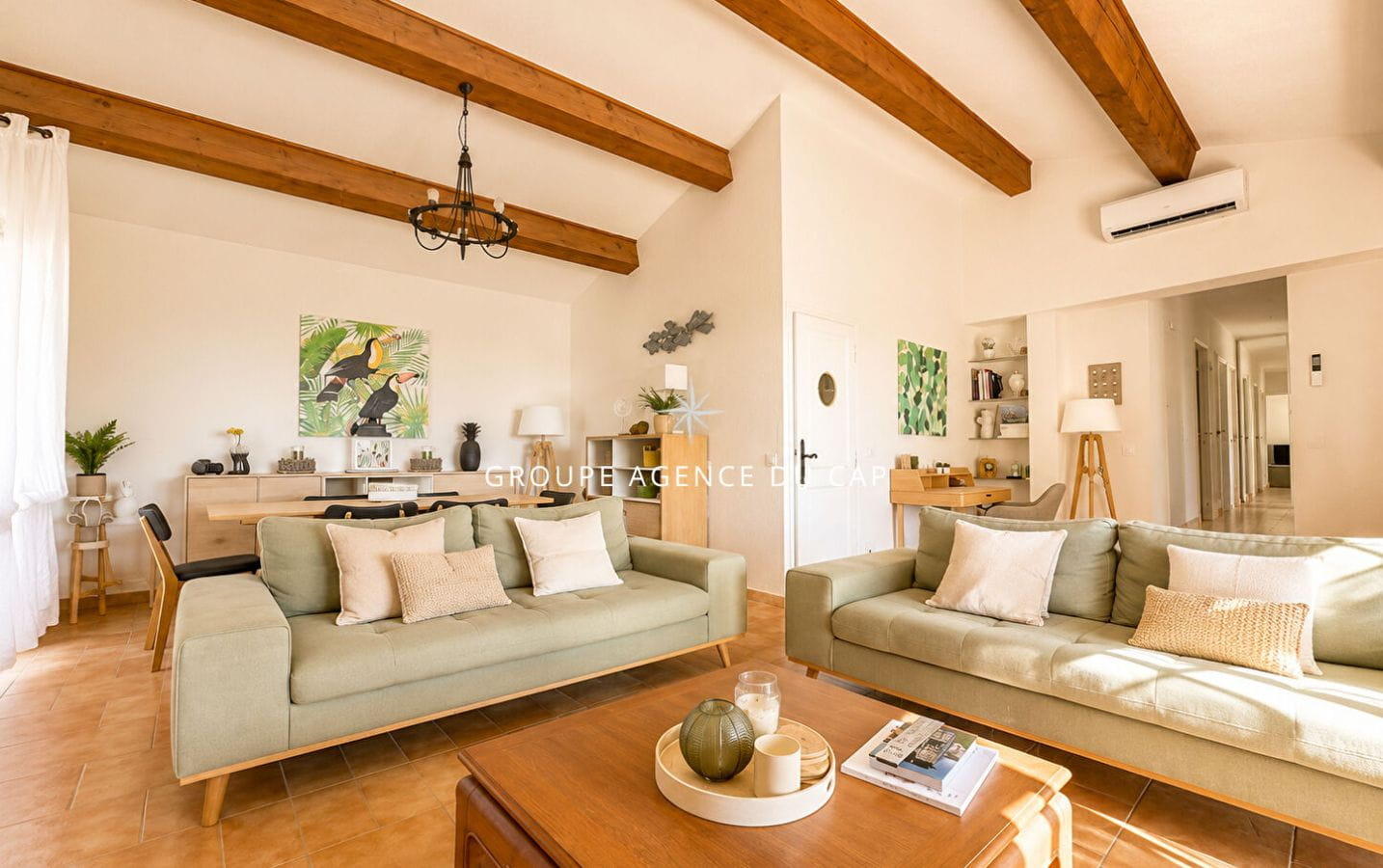 A VENDRE VILLA VUE MER DE PLAIN PIED AUX ISSAMBRES DE 111M² AVEC 3 CHAMBRES PISCINE ET GARAGE Image 4