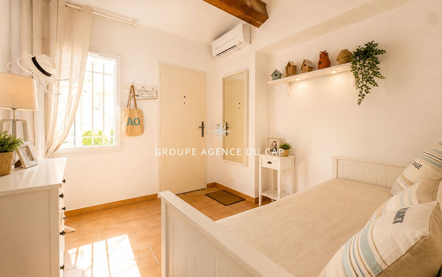 A VENDRE VILLA VUE MER DE PLAIN PIED AUX ISSAMBRES DE 111M² AVEC 3 CHAMBRES PISCINE ET GARAGE Image 6