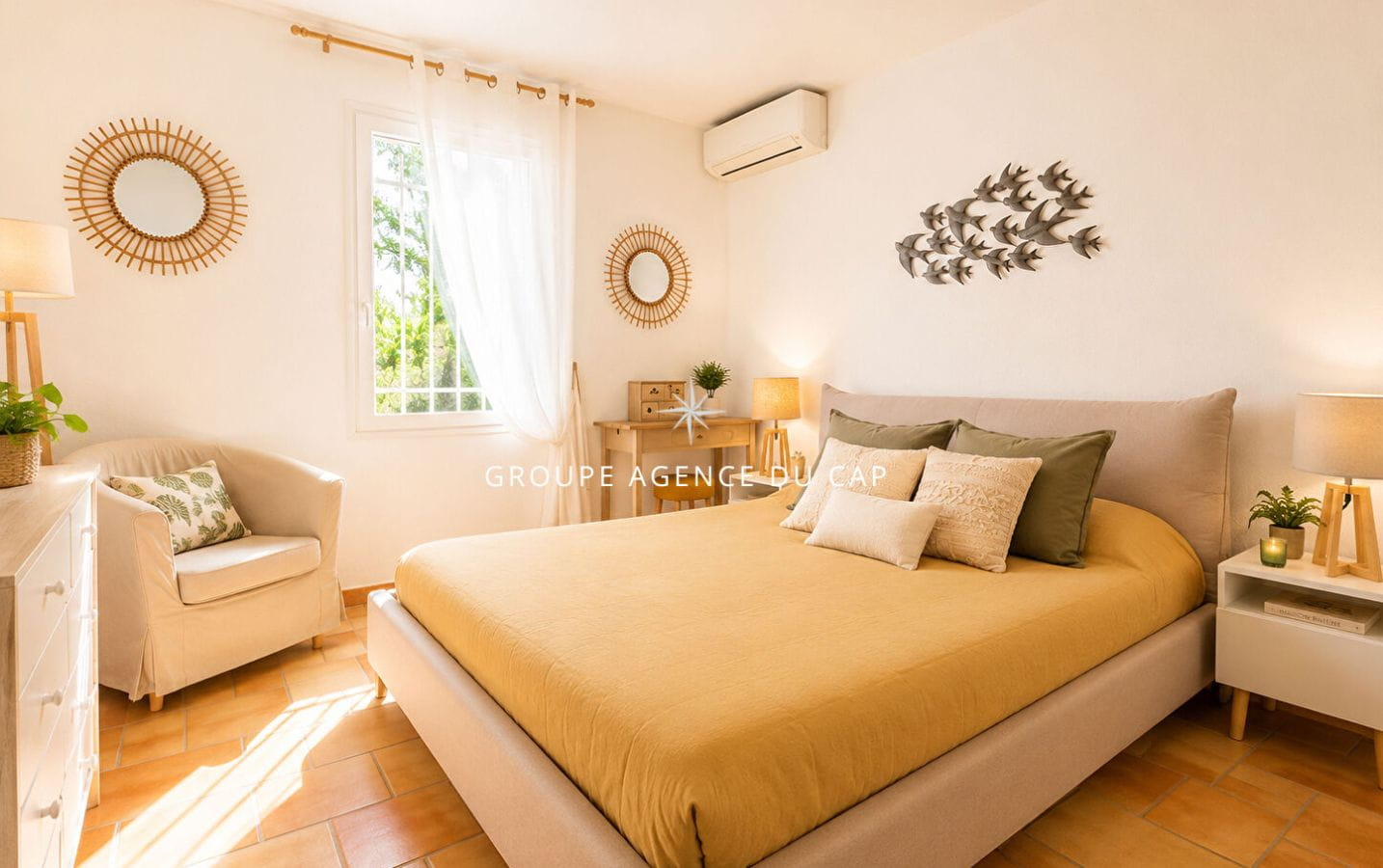 A VENDRE VILLA VUE MER DE PLAIN PIED AUX ISSAMBRES DE 111M² AVEC 3 CHAMBRES PISCINE ET GARAGE Image 7