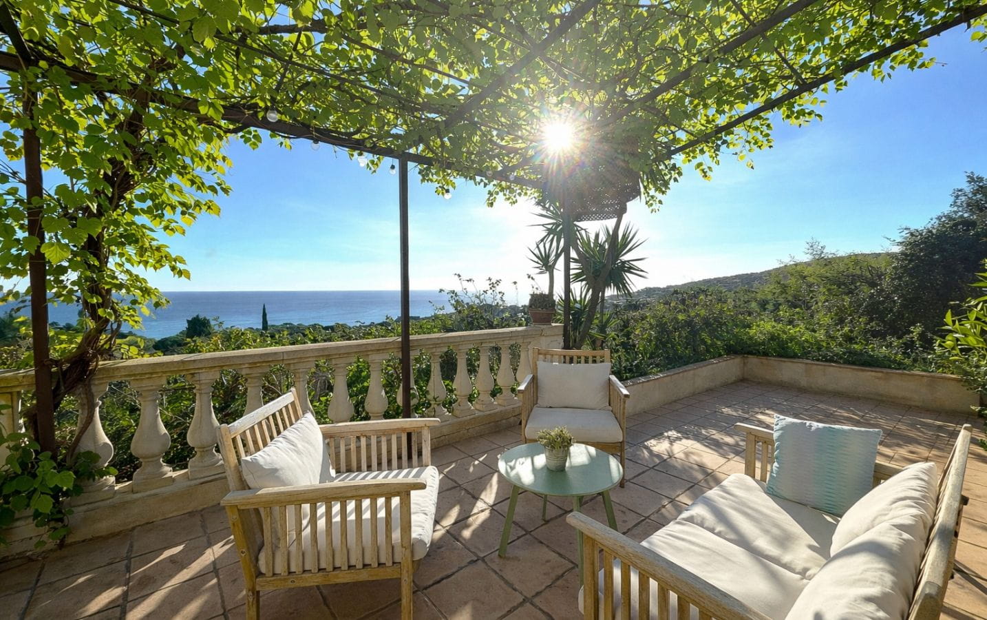 A VENDRE VILLA DE CHARME DE 160M² AVEC VUE MER 4 CHAMBRES AUX ISSAMBRES Image 1