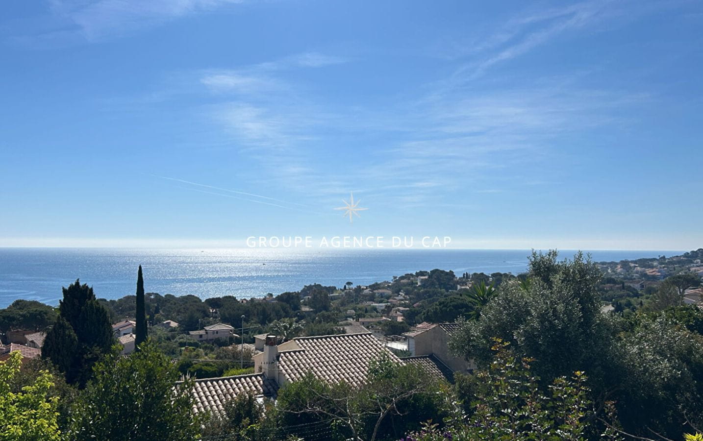 A VENDRE VILLA DE CHARME DE 160M² AVEC VUE MER 4 CHAMBRES AUX ISSAMBRES Image 0