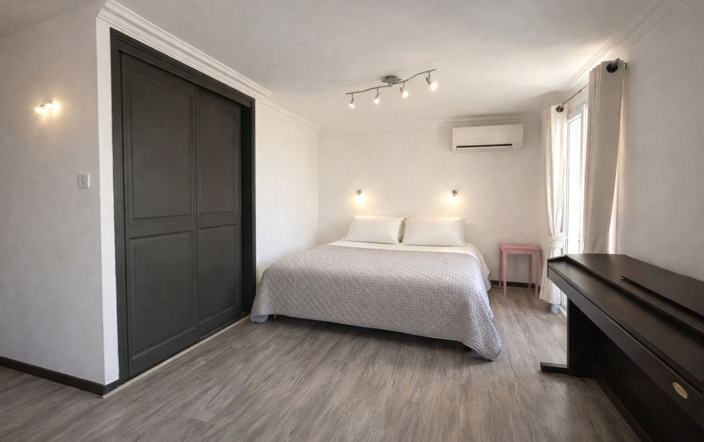 A VENDRE VILLA DE CHARME DE 160M² AVEC VUE MER 4 CHAMBRES AUX ISSAMBRES Image 16