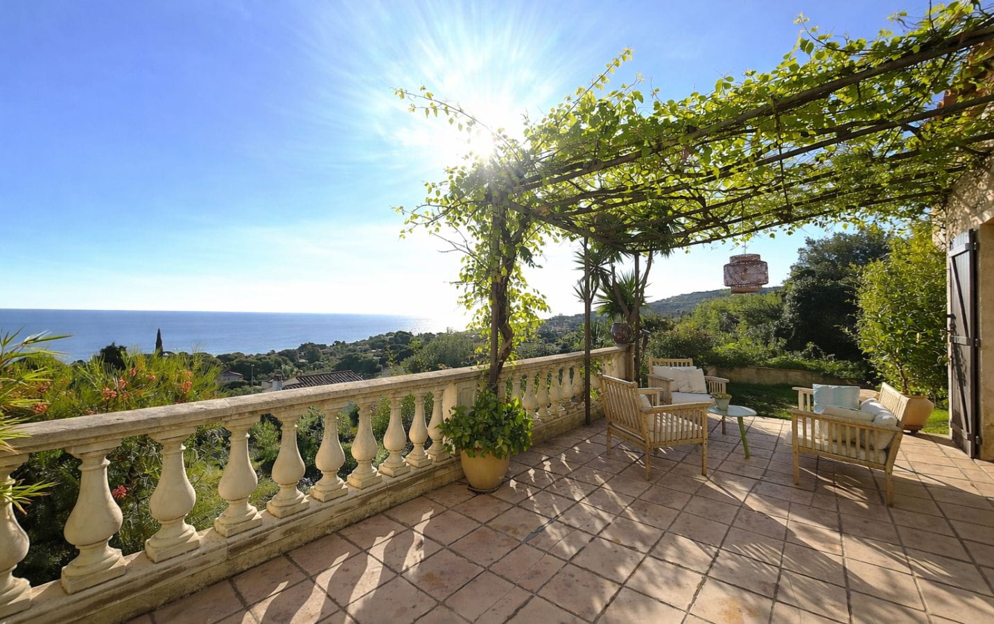 A VENDRE VILLA DE CHARME DE 160M² AVEC VUE MER 4 CHAMBRES AUX ISSAMBRES Image 2