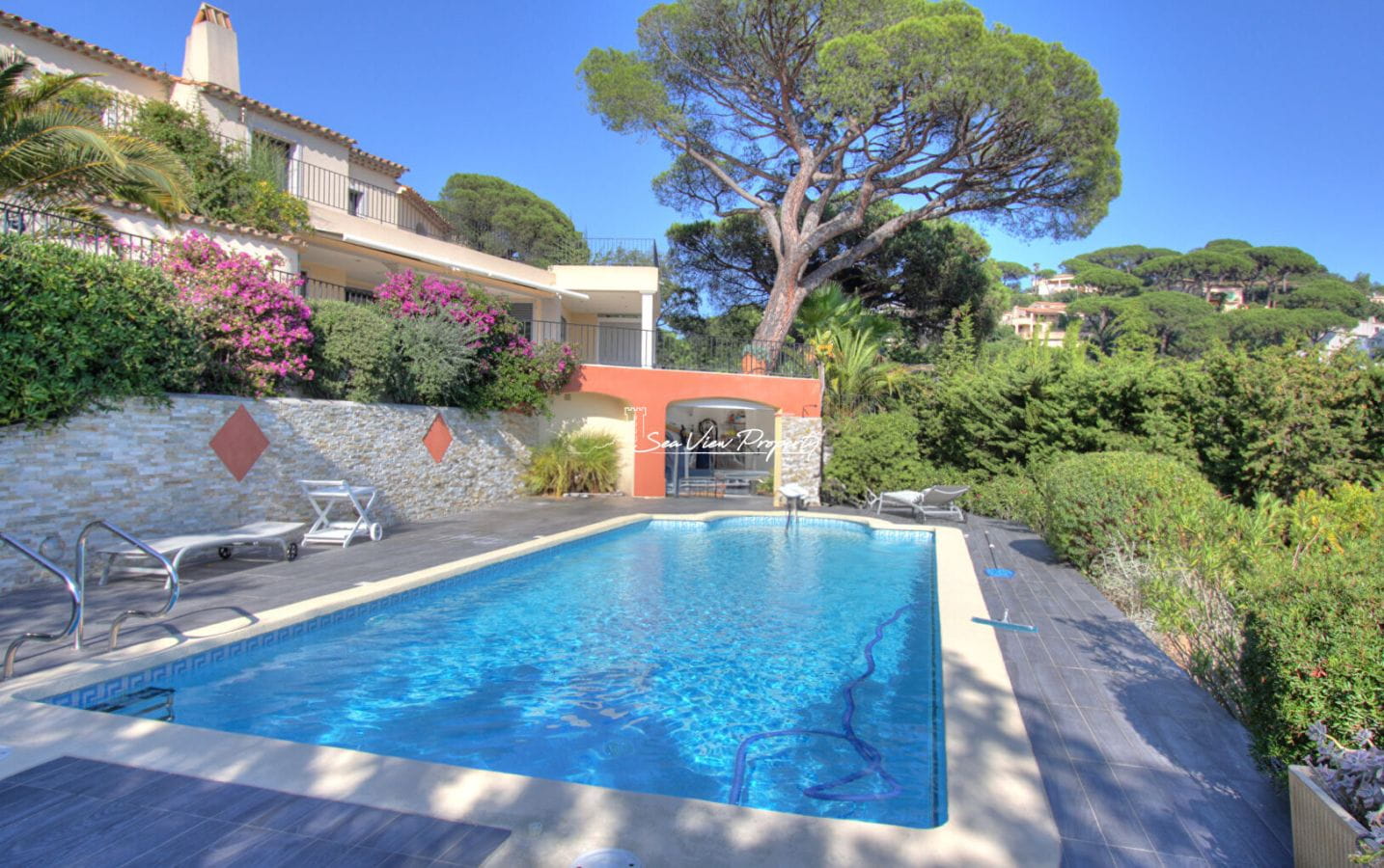 Villa a sainte maxime de 242m2 de type provencale vue sur le golfe de sainte tropez Image 0