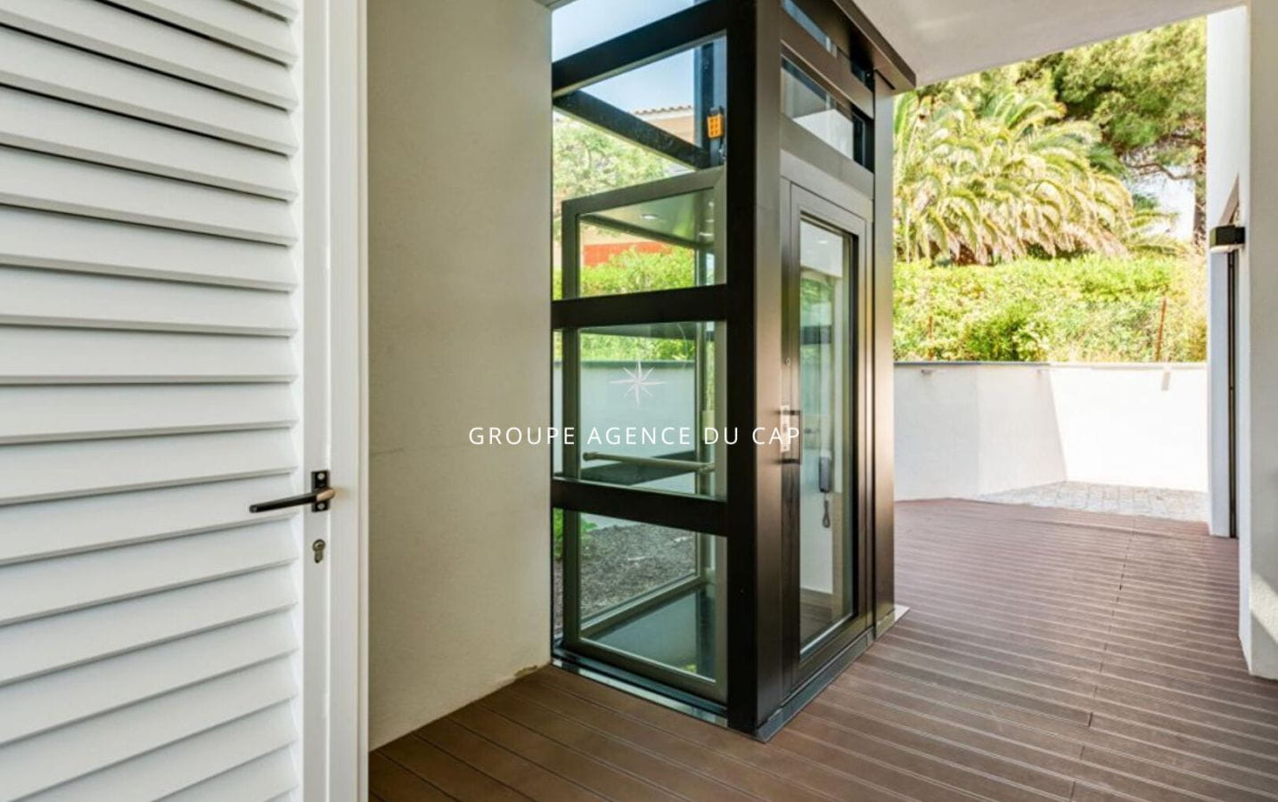 À VENDRE VILLA VUE MER AUX ISSAMBRES 6 PIÈCES CHAMBRES EN SUITE PISCINE GARAGE À PIED DES PLAGES Image 11