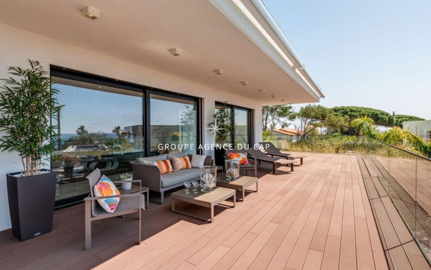 À VENDRE VILLA VUE MER AUX ISSAMBRES 6 PIÈCES CHAMBRES EN SUITE PISCINE GARAGE À PIED DES PLAGES Image 12