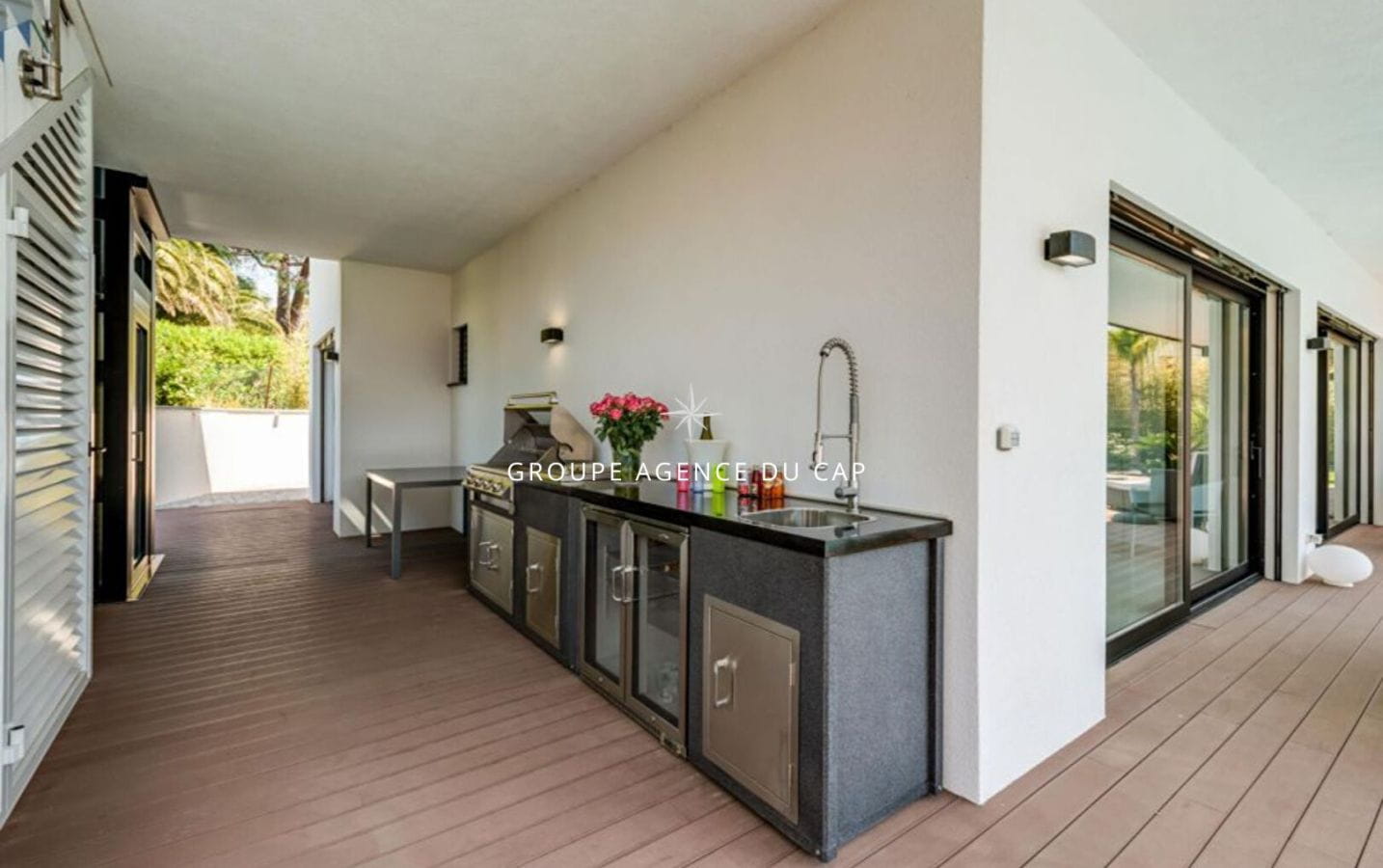 À VENDRE VILLA VUE MER AUX ISSAMBRES 6 PIÈCES CHAMBRES EN SUITE PISCINE GARAGE À PIED DES PLAGES Image 5