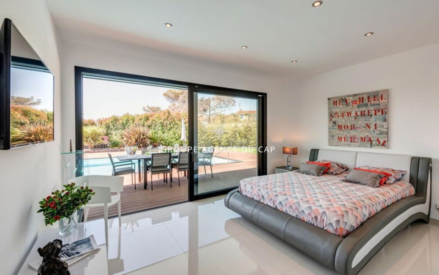 À VENDRE VILLA VUE MER AUX ISSAMBRES 6 PIÈCES CHAMBRES EN SUITE PISCINE GARAGE À PIED DES PLAGES Image 6