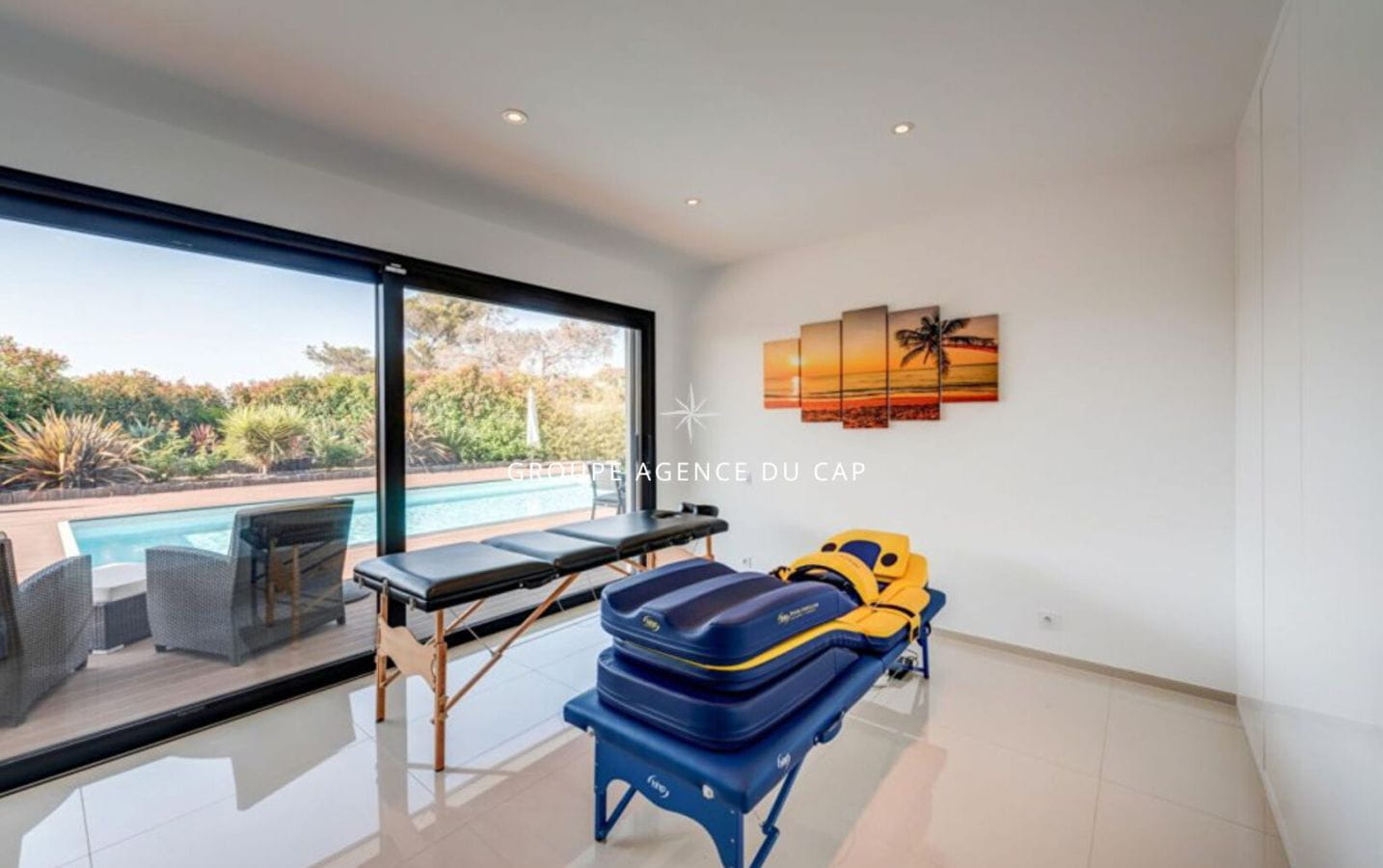 À VENDRE VILLA VUE MER AUX ISSAMBRES 6 PIÈCES CHAMBRES EN SUITE PISCINE GARAGE À PIED DES PLAGES Image 8