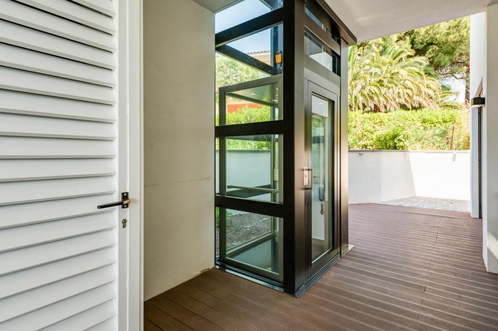 FOR SALE VILLA WITH SEA VIEW IN LES ISSAMBRES 6 ROOMS EN SUITE BEDROOMS POOL GARAGE WALK TO THE BEACHES Image 11