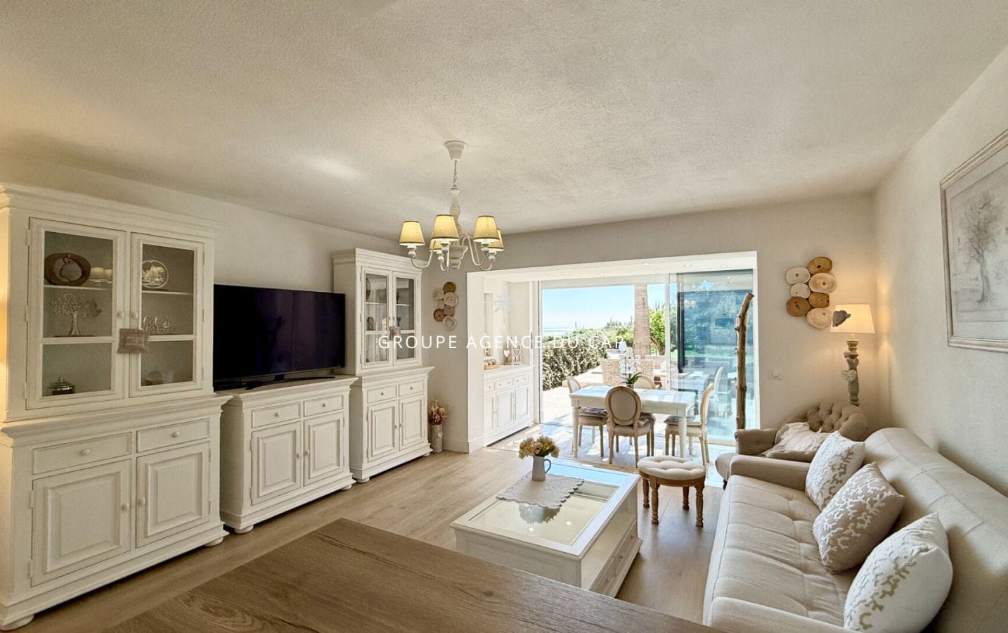 MAZET SEA VIEW IN SECURE RESIDENCE WITH POOL AND TENNIS COURT 2 BEDROOMS, IN LES ISSAMBRES Image 3