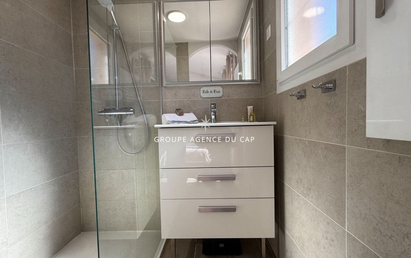 MAZET SEA VIEW IN SECURE RESIDENCE WITH POOL AND TENNIS COURT 2 BEDROOMS, IN LES ISSAMBRES Image 6