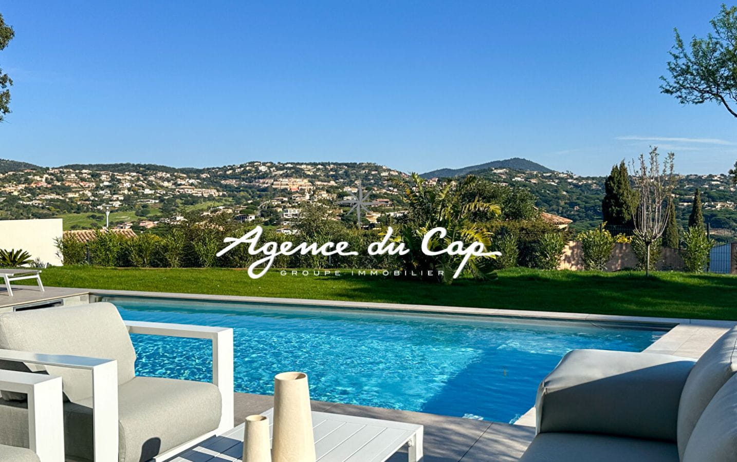 VILLA CONTEMPORAINE 7 PIECES DONT 5 CHAMBRES  AVEC PISCINE, A SAINTE MAXIME Image 1
