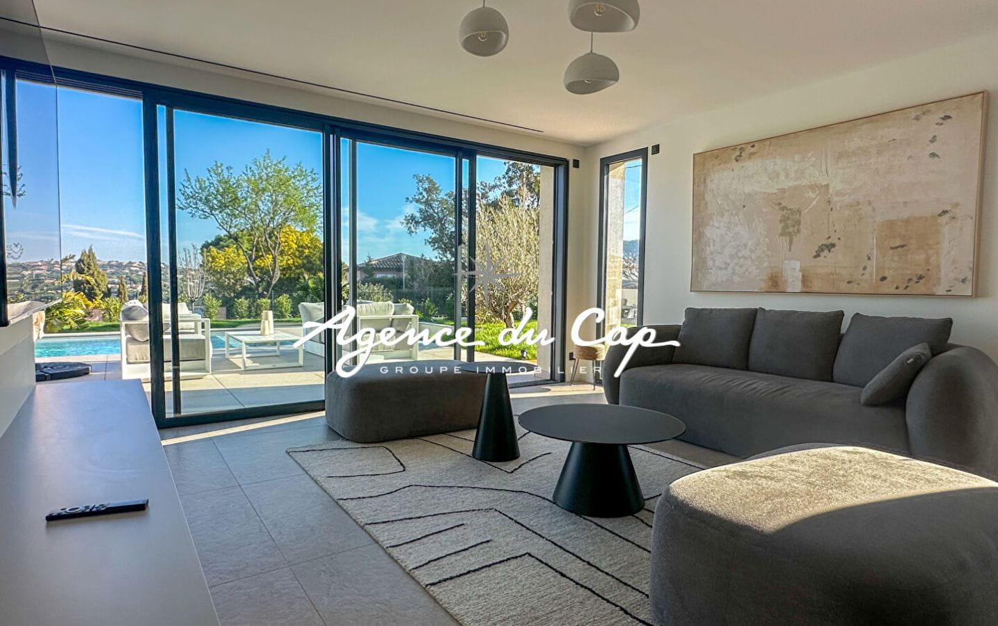 VILLA CONTEMPORAINE 7 PIECES DONT 5 CHAMBRES  AVEC PISCINE, A SAINTE MAXIME Image 2