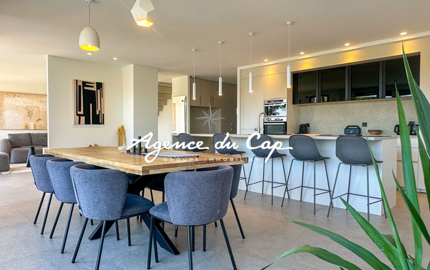 VILLA CONTEMPORAINE 7 PIECES DONT 5 CHAMBRES  AVEC PISCINE, A SAINTE MAXIME Image 4