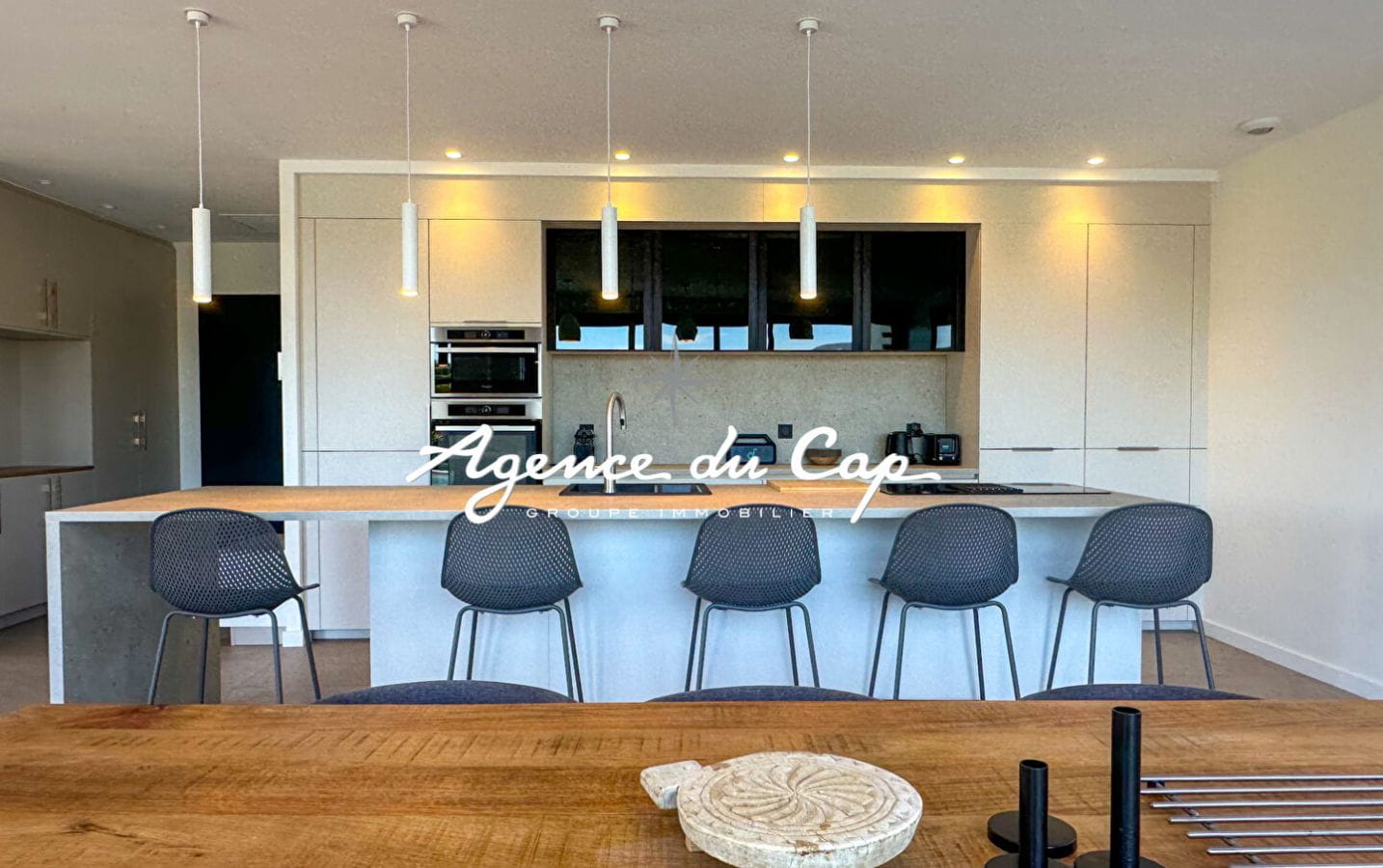 VILLA CONTEMPORAINE 7 PIECES DONT 5 CHAMBRES  AVEC PISCINE, A SAINTE MAXIME Image 5