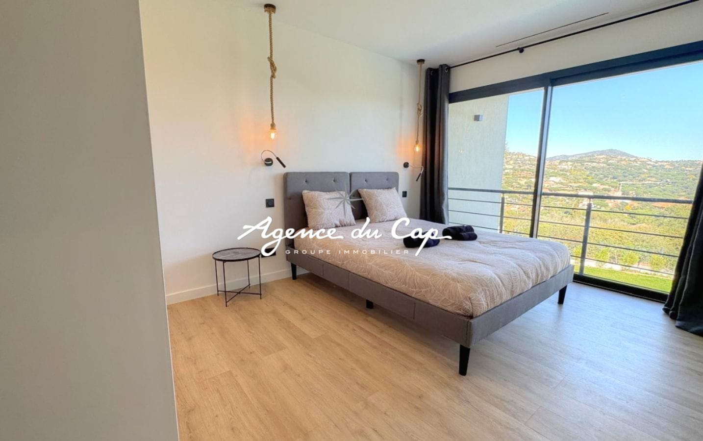 VILLA CONTEMPORAINE 7 PIECES DONT 5 CHAMBRES  AVEC PISCINE, A SAINTE MAXIME Image 8