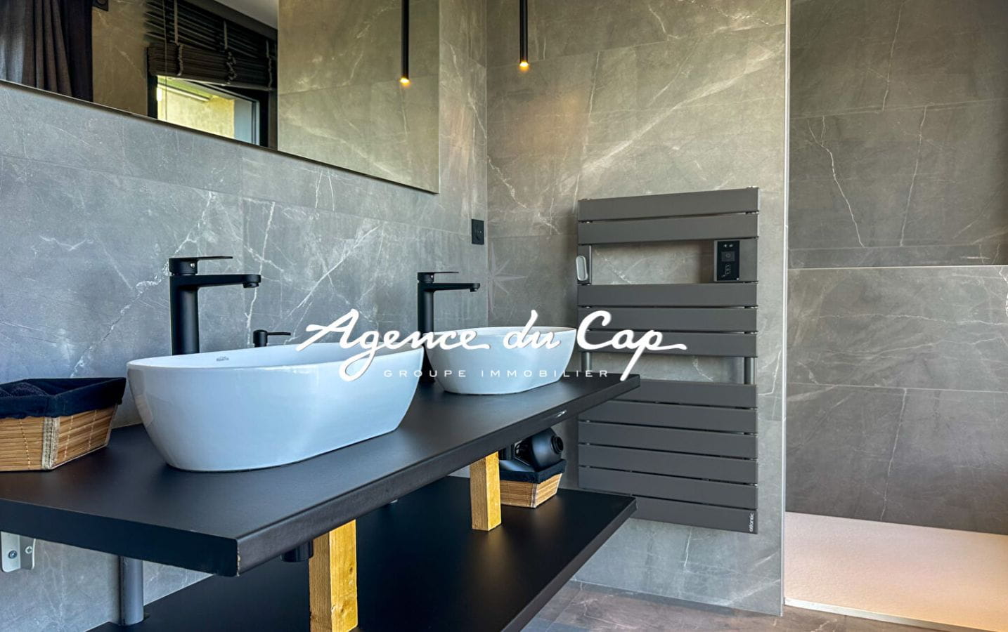 VILLA CONTEMPORAINE 7 PIECES DONT 5 CHAMBRES  AVEC PISCINE, A SAINTE MAXIME Image 9