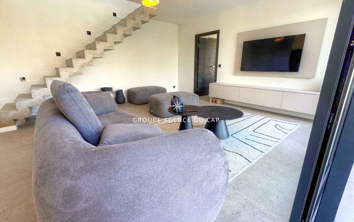 VILLA MODERNE AVEC VUE MER 6 PIÈCES 5 CHAMBRES PISCINE, À SAINTE MAXIME Image 3