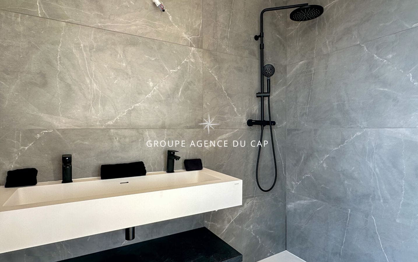 VILLA MODERNE AVEC VUE MER 6 PIÈCES 5 CHAMBRES PISCINE, À SAINTE MAXIME Image 7