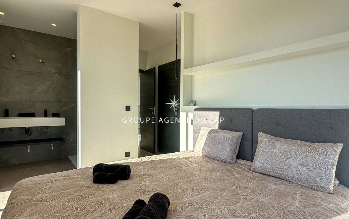 VILLA MODERNE AVEC VUE MER 6 PIÈCES 5 CHAMBRES PISCINE, À SAINTE MAXIME Image 8