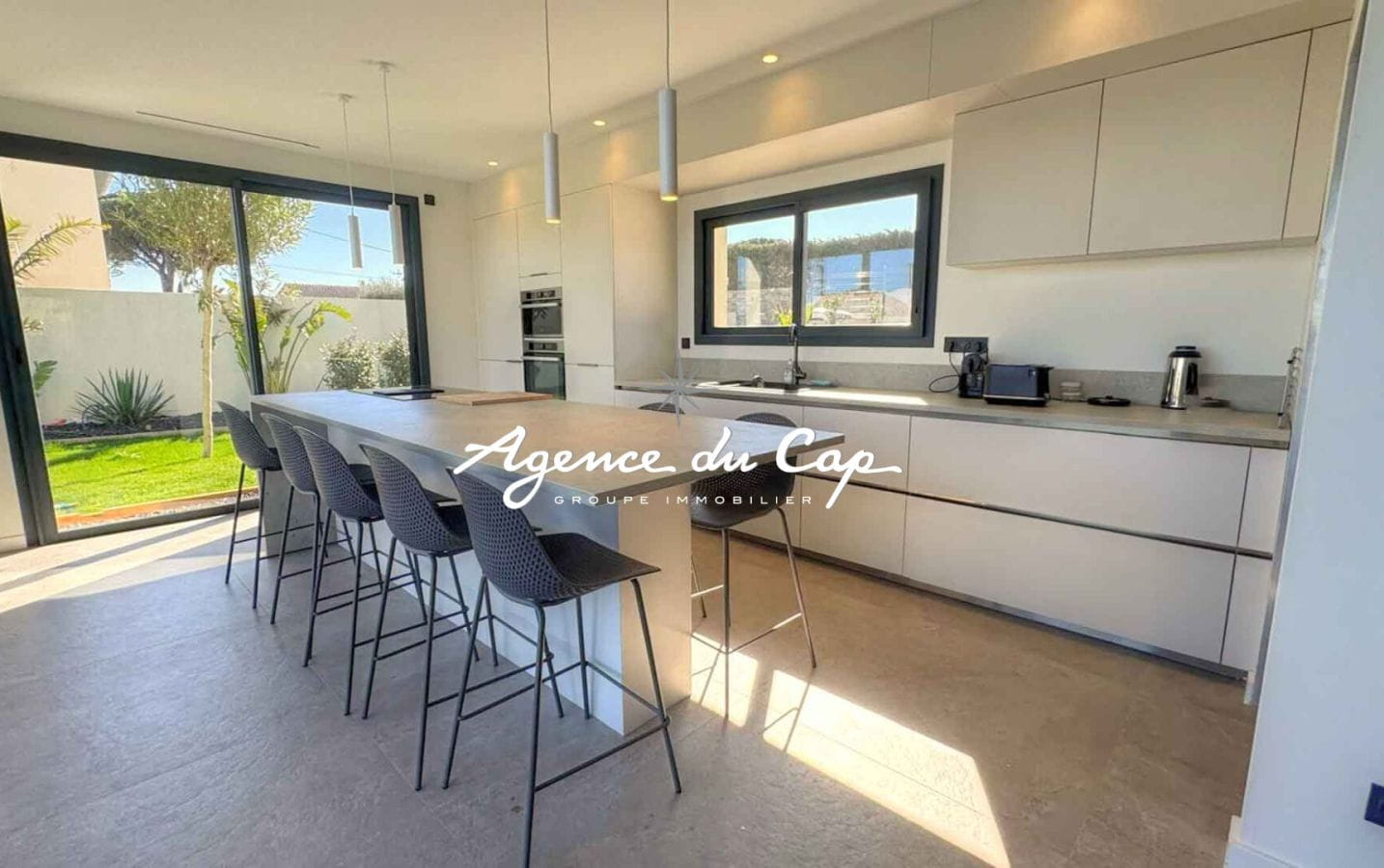 6 ROOM VILLA WITH 4 BEDROOMS AND POOL, IN SAINTE MAXIME Image 5