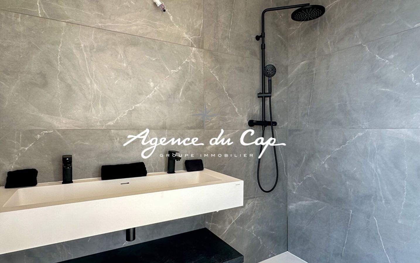 6 ROOM VILLA WITH 4 BEDROOMS AND POOL, IN SAINTE MAXIME Image 8