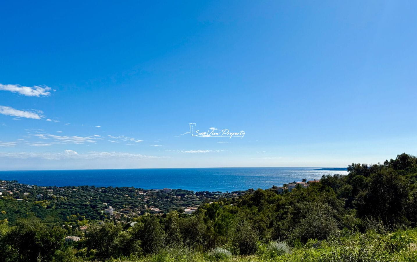 VILLA A VENDRE DANS UNE RESIDENCE SECURISEE AVEC PISCINE, AUX ISSAMBRES Image 1