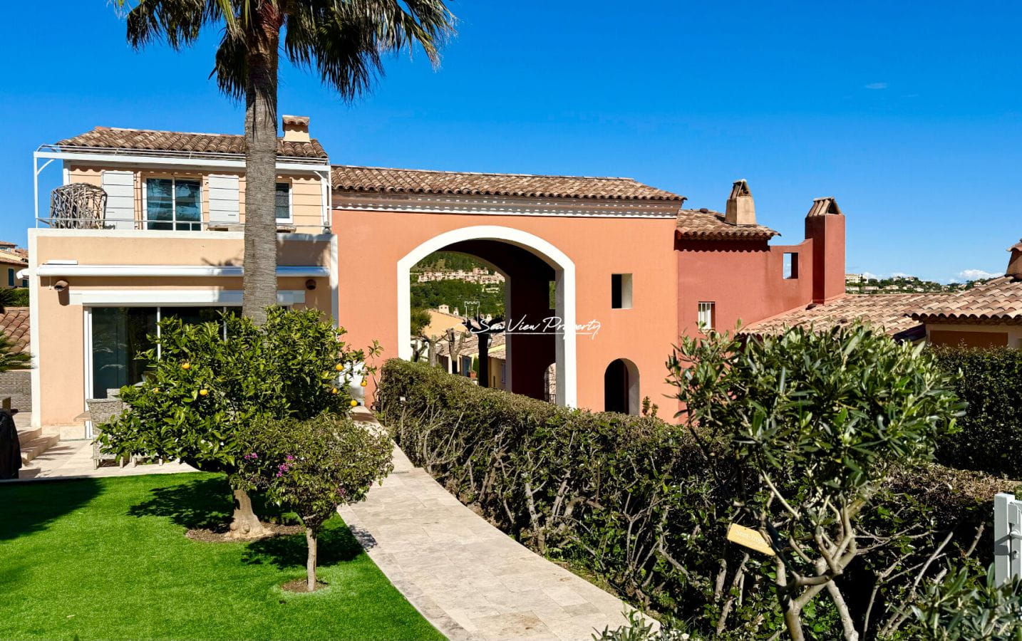 VILLA A VENDRE DANS UNE RESIDENCE SECURISEE AVEC PISCINE, AUX ISSAMBRES Image 2