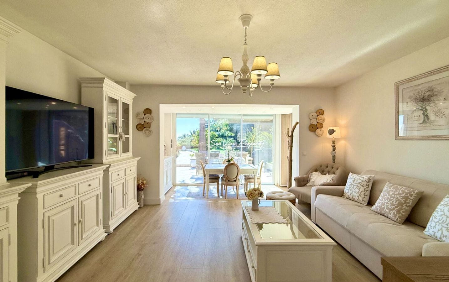 VILLA A VENDRE DANS UNE RESIDENCE SECURISEE AVEC PISCINE, AUX ISSAMBRES Image 3