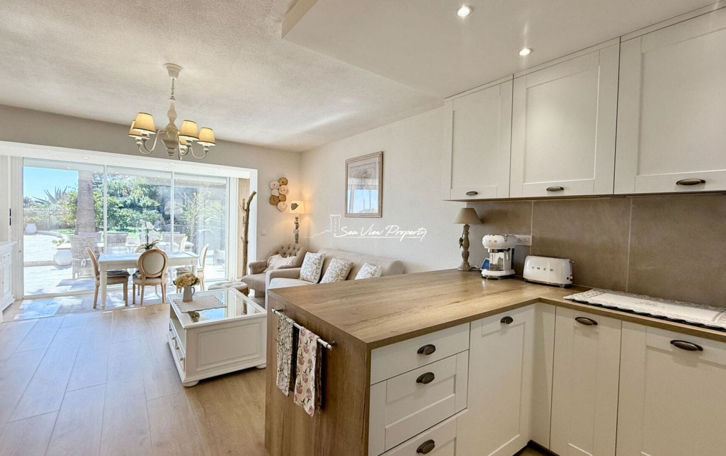 VILLA A VENDRE DANS UNE RESIDENCE SECURISEE AVEC PISCINE, AUX ISSAMBRES Image 4