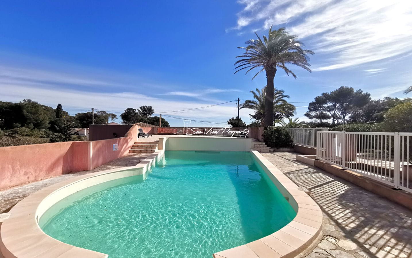 Appartement 1 pièce dans une résidence privée avec piscine, a Saint-Aygulf Image 0