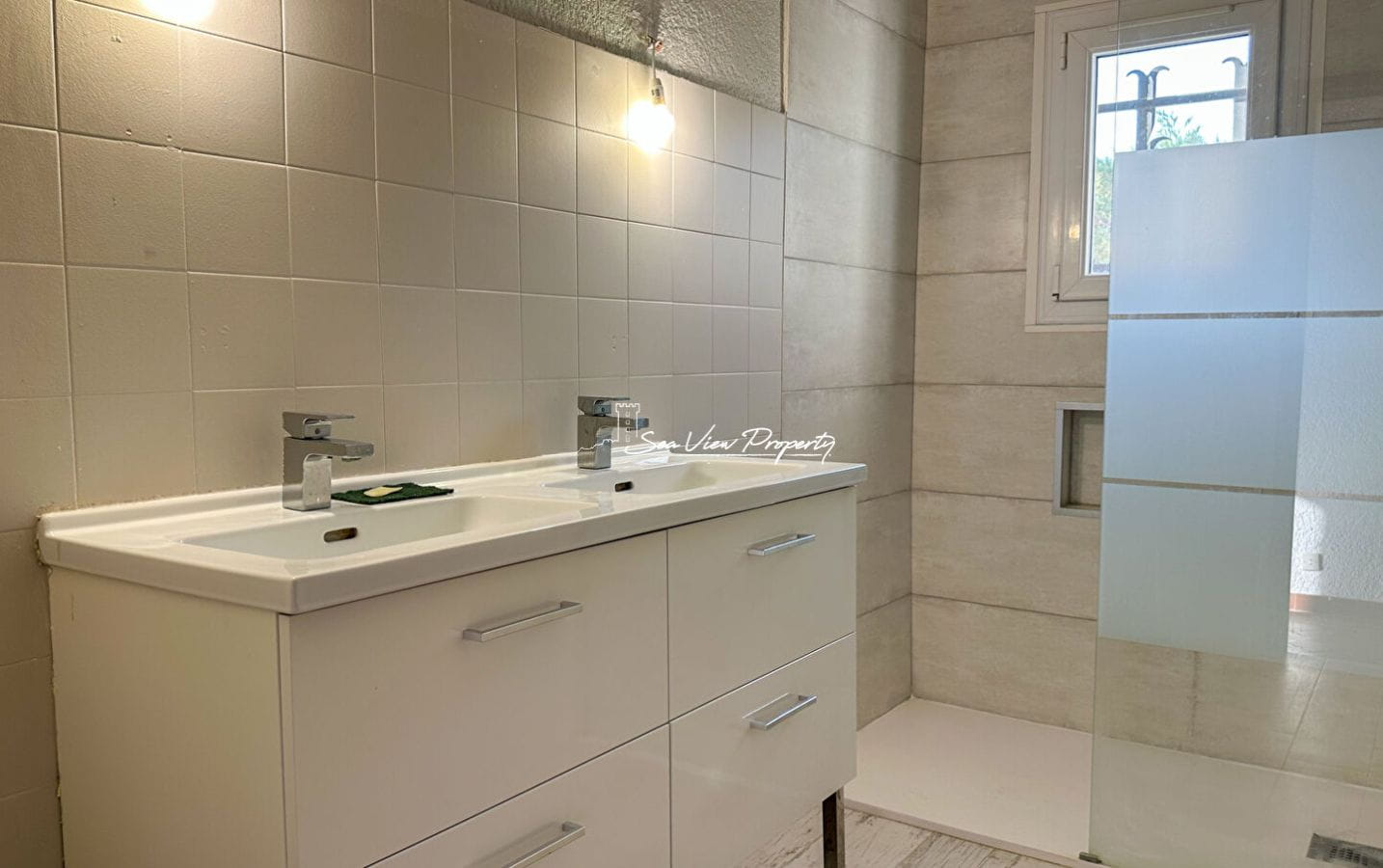 Villa de 106m2 divisée en 2 appartements avec aperçu mer, située aux Issambres Image 7